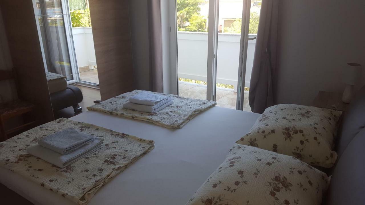 Apartmani Slavica Rab Town Exterior foto
